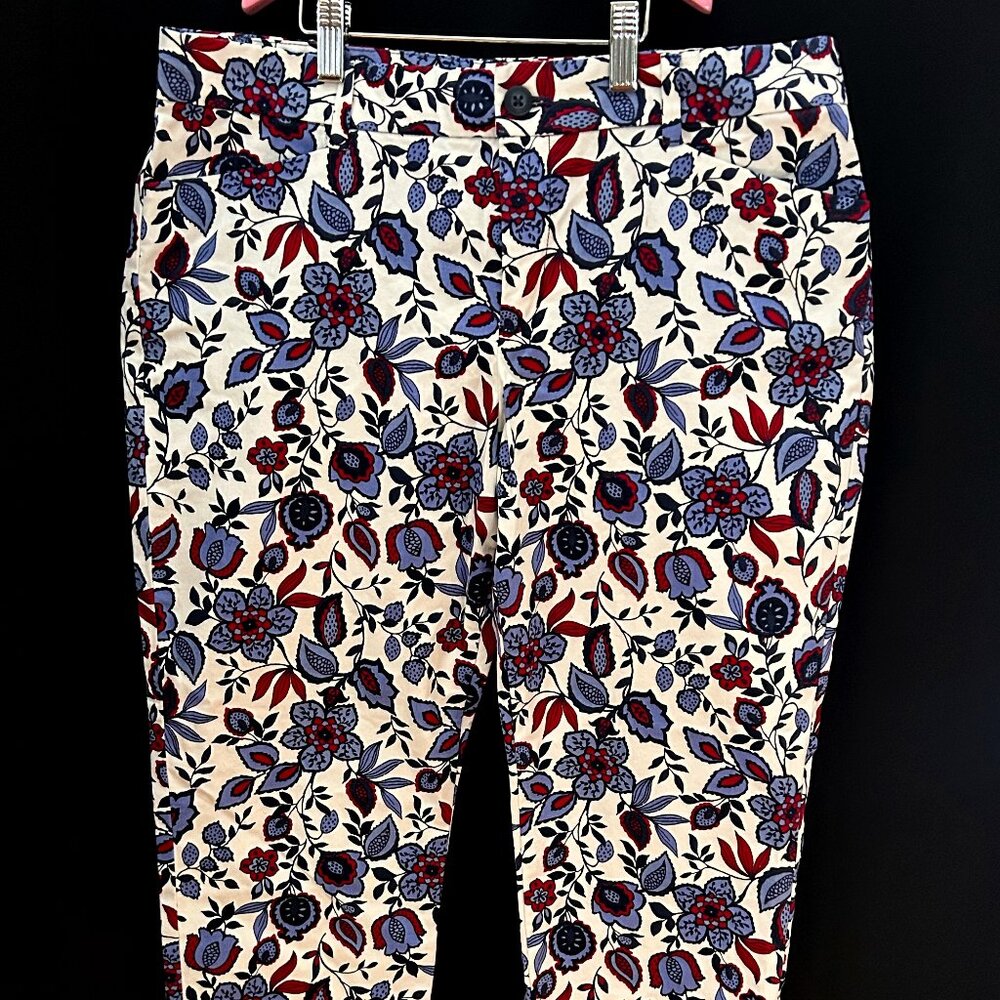 GAP Floral Khaki Capris Pants: Size 8